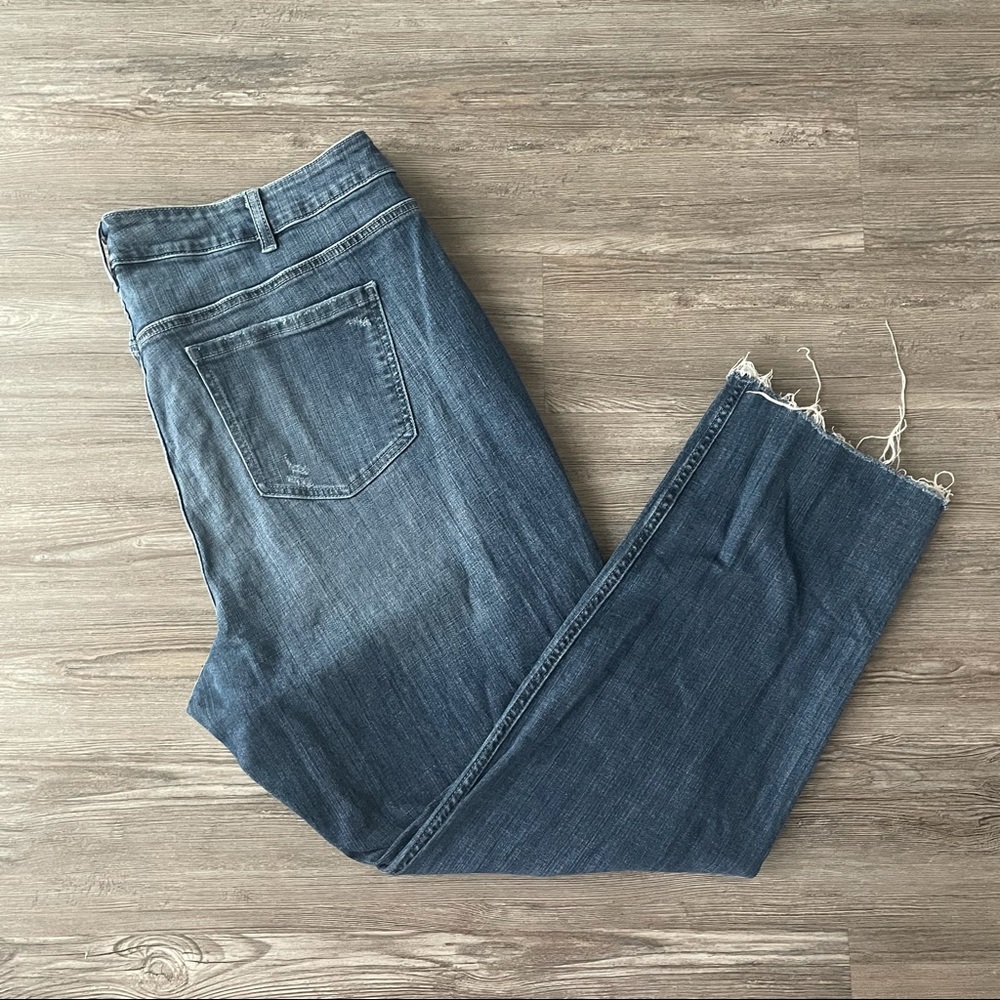 LANE BRYANT DISTRESSED STRAIGHT LEG RAW HEM JEANS